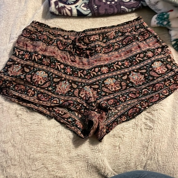 American Eagle Outfitters Pants - American Eagle Print Shorts Sz M